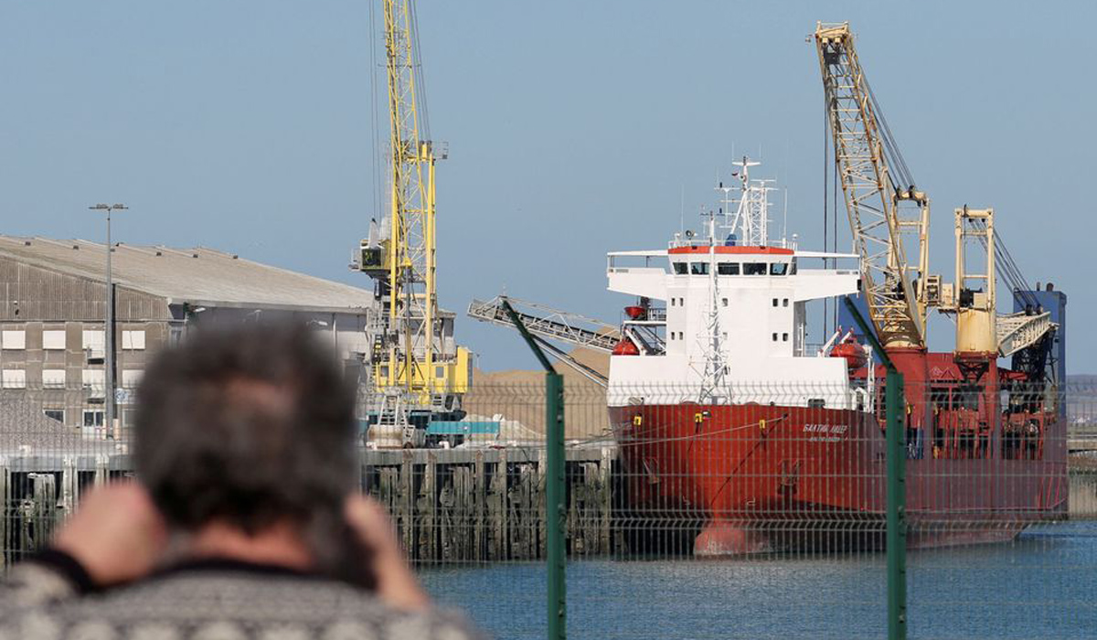 France, enforcing sanctions on Russia, seizes ship in Channel